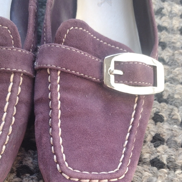 Elegant Purple Suede Loafers - Picture 5 of 9